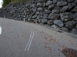 Mühlrüti SG: Mit Motorrad bei Unfall in Steinmauer gerutscht