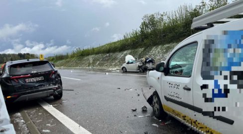 Unfall auf A1, Bertschikon: Zwei Personen in Kleinwagen eingeklemmt, fünf Verletzte