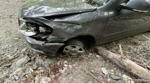 Unfall in Zillis GR: Trotz massivem Autoschaden Fahrt fortgesetzt