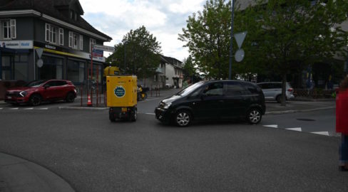 Heerbrugg SG: Unfall zwischen Auto und Kleinmotorrad