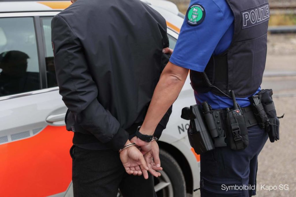 Uzwil SG: Einbrecher während Fahndung gestoppt