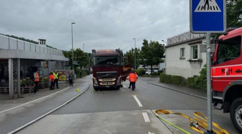 Unfall in Trimbach SO: Fussgänger von Lastwagen angefahren