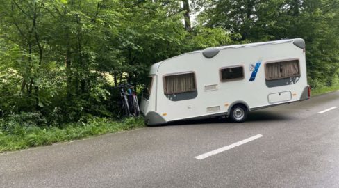 Unfall in Schaffhausen: Wohnanhänger löst sich von Kupplung