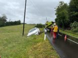 Sulzbach: Fahrzeug bleibt nach Unfall in Böschung stecken
