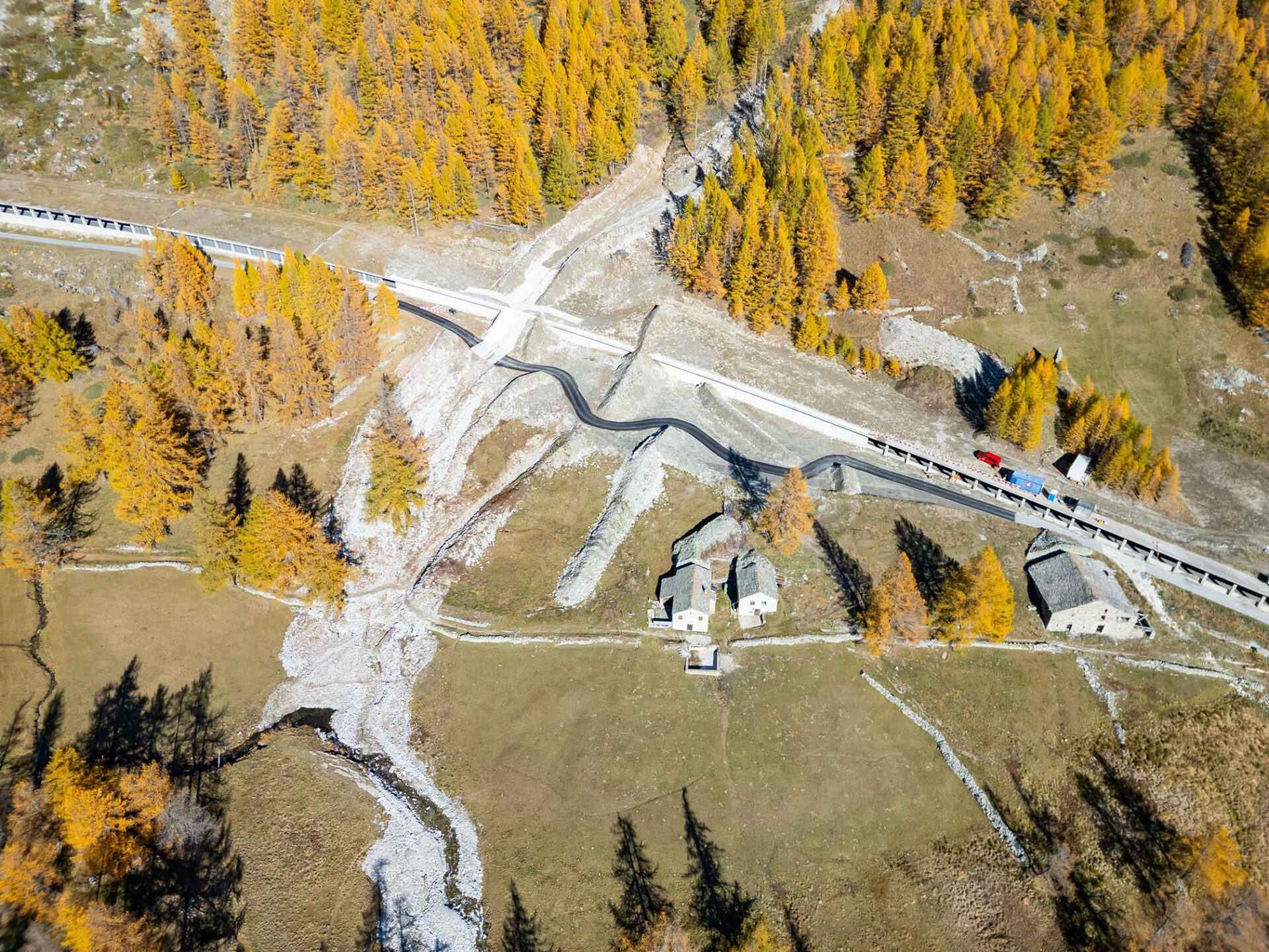 Gondo-VS-Baustopp-A9-Simplon-Winter-zweispurig-frei