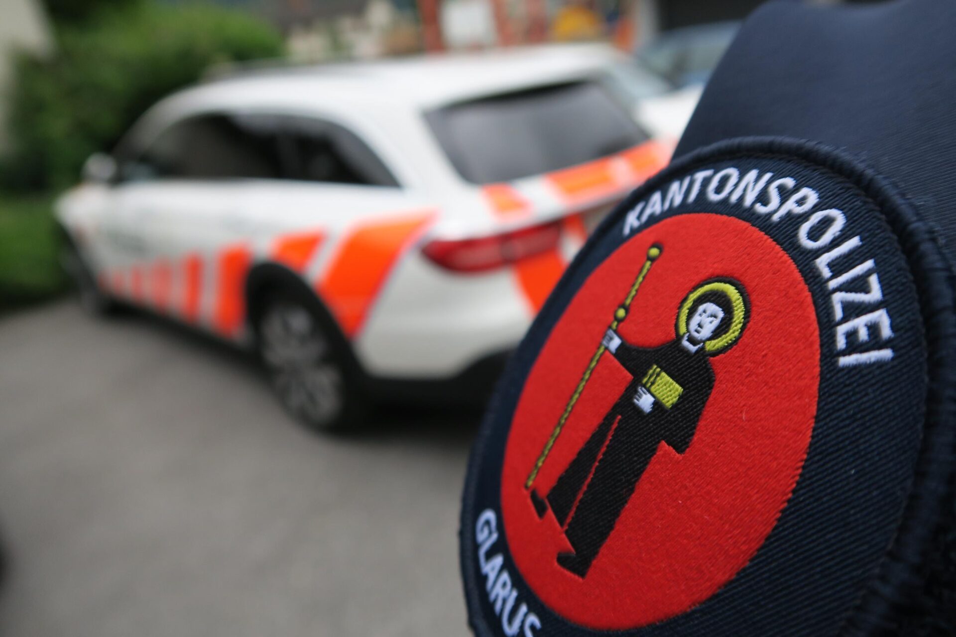 Glarus-GL-Velofahrerin-fl-chtet-Fussg-ngerin-79-verletzt