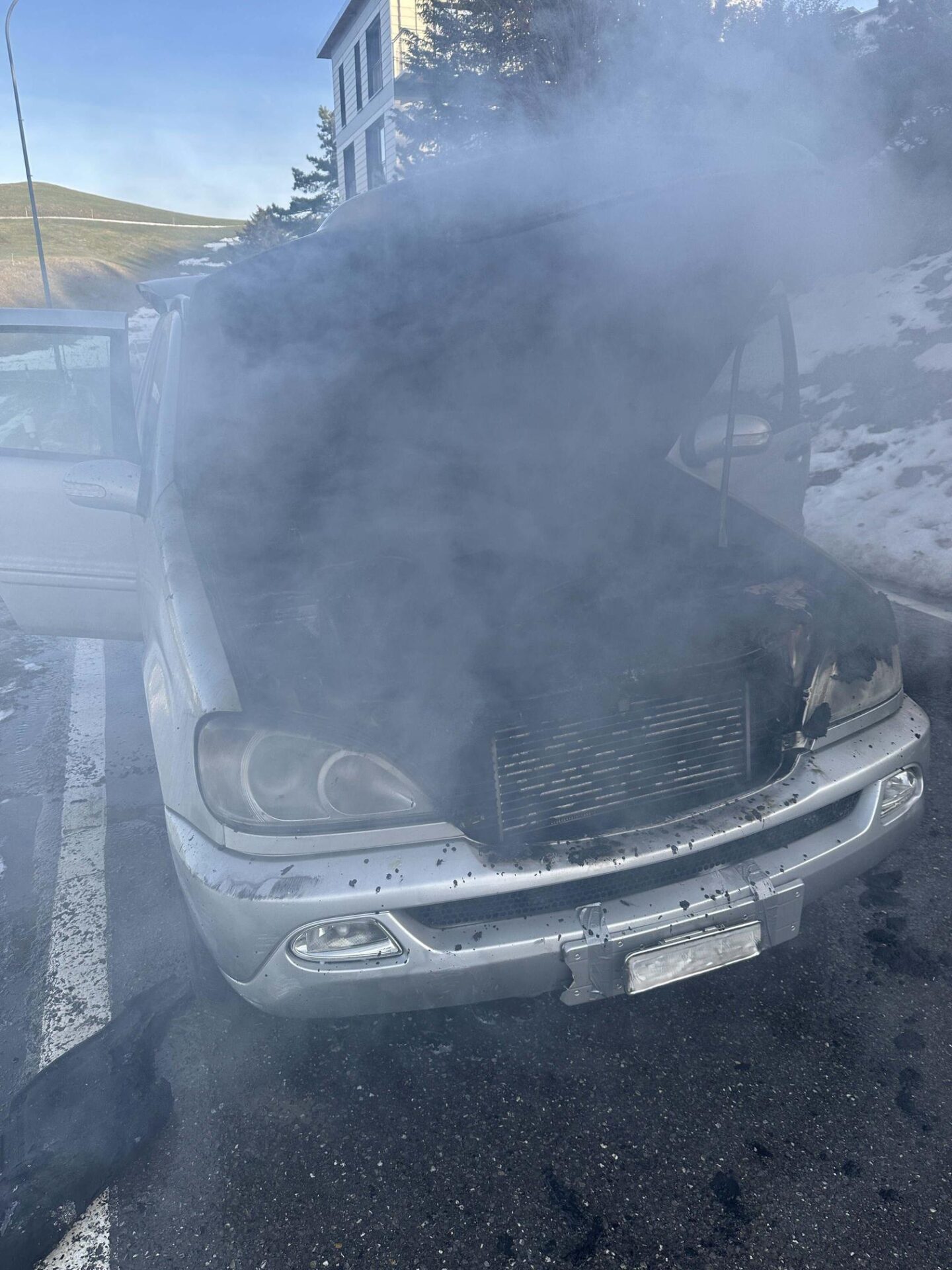 Walzenhausen-AR-PW-Lenker-72-bei-Motorbrand-Totalschaden