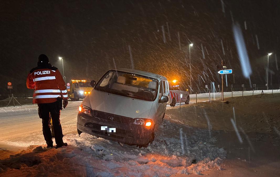 Glarus-GL-Schnee-Gl-tte-sorgt-f-r-17-Unf-lle-7-auf-A3