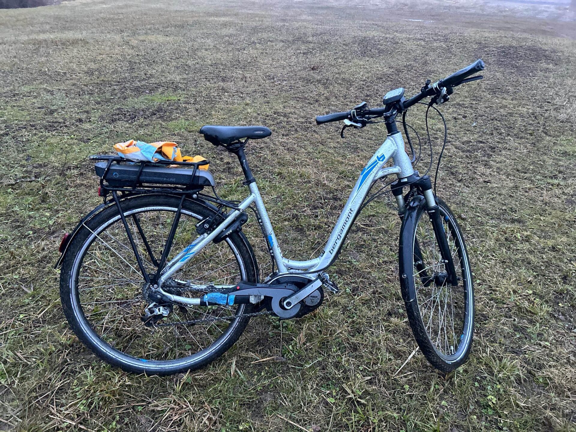 Lauerz-SZ-Polizei-erwischt-E-Bike-Dieb-17-nach-Autoeinbruch