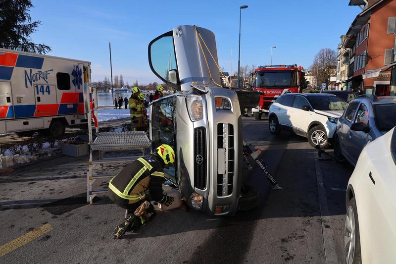 Zug-ZG-Unfall-PW-Lenkerin-82-kippt-Vorstadt-gesperrt